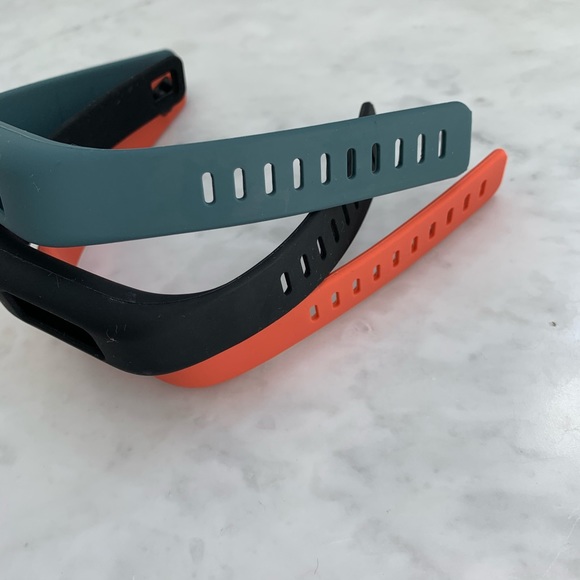 Set of 3 fitness tracker bracelets NWOT - Picture 2 of 3